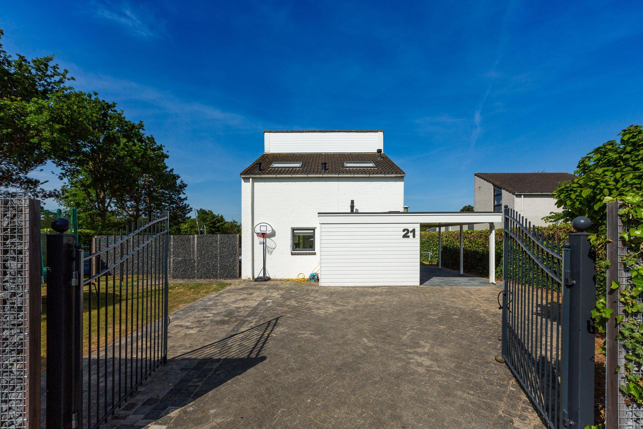 Villa with private pool close to the sea
