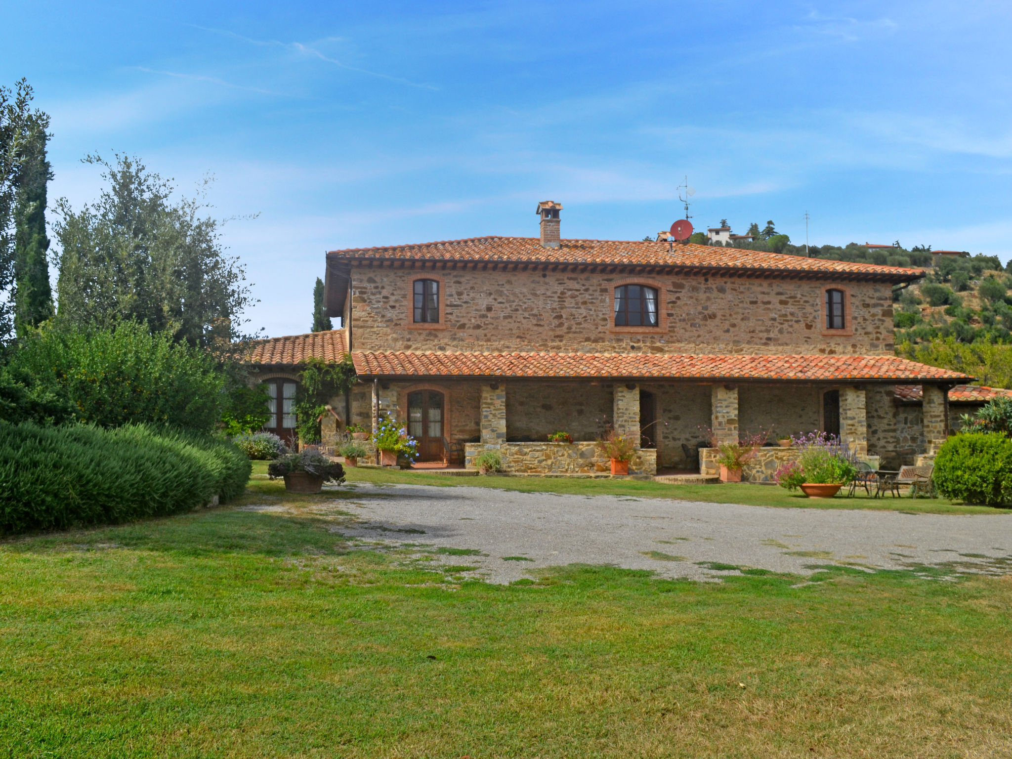 Holiday home surrounded by greenery for 16 people.