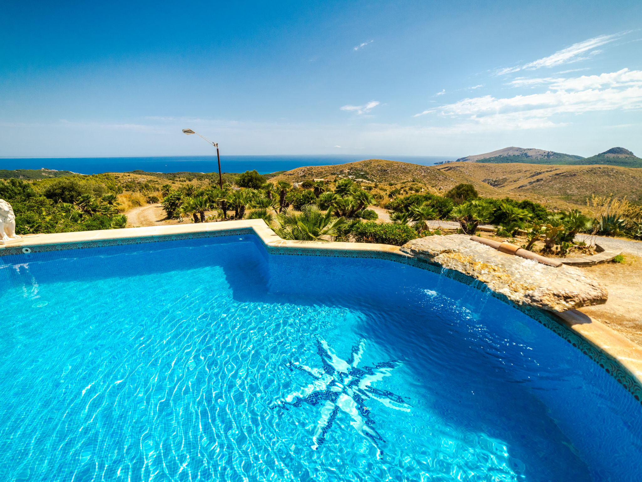 House 10 people with swimming pool