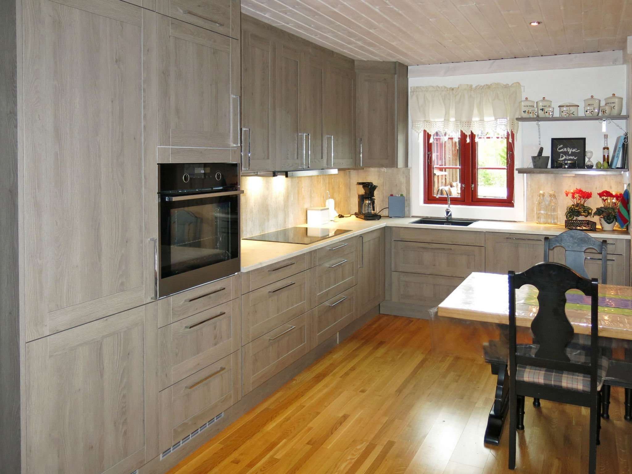 Lake view holiday home
