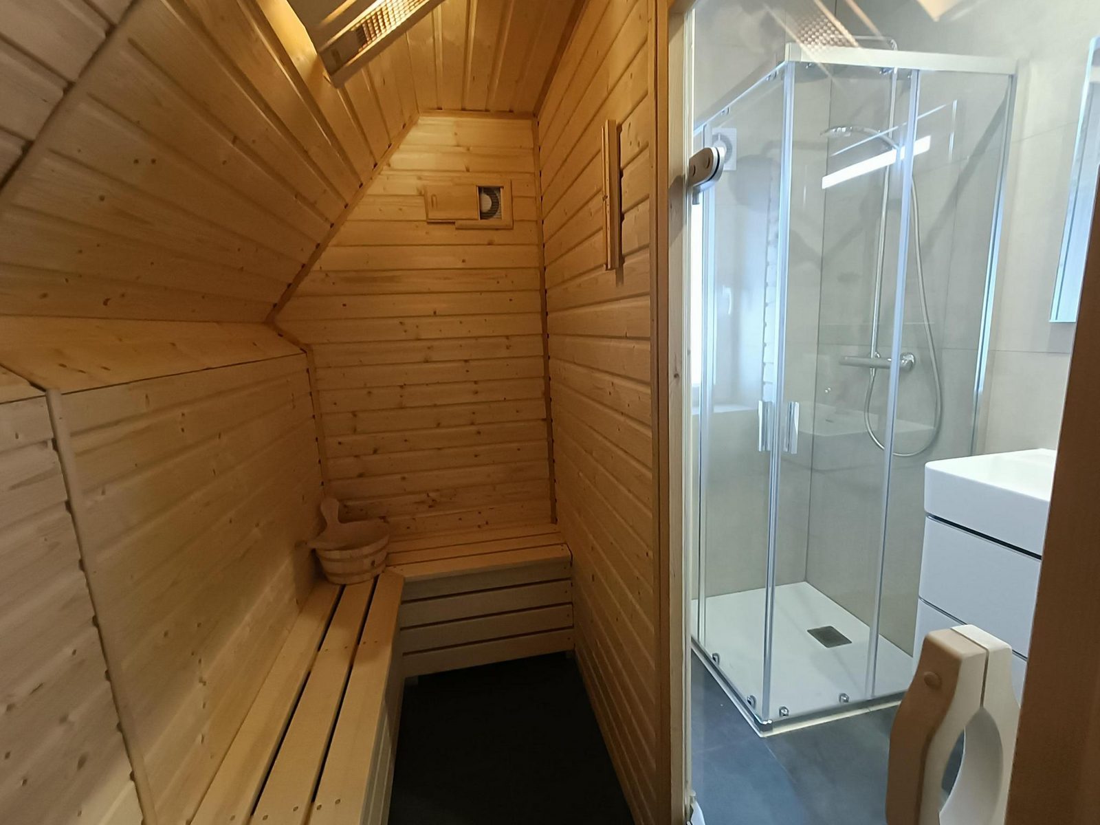 Relax with hot tub and sauna on the Veluwe (8p)