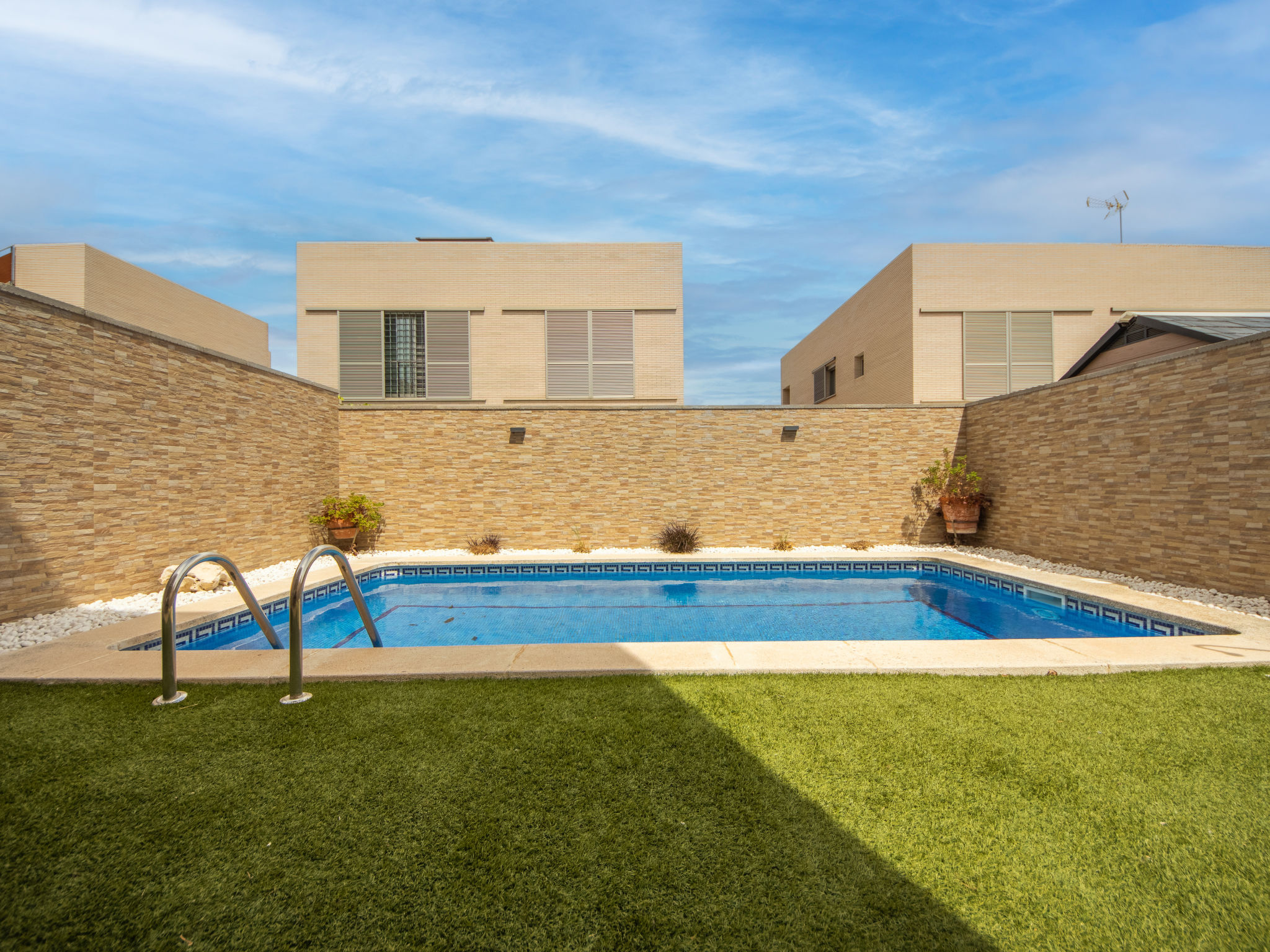 Modernes Ferienhaus für 4 Personen + Pool
