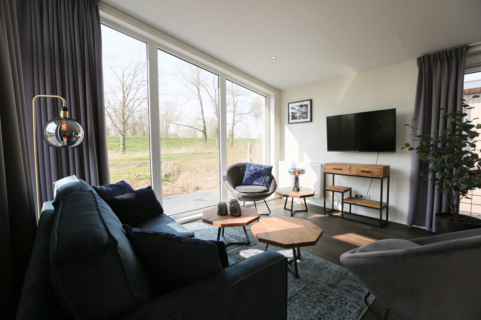 Vakantiehuisje aan het water (4p)