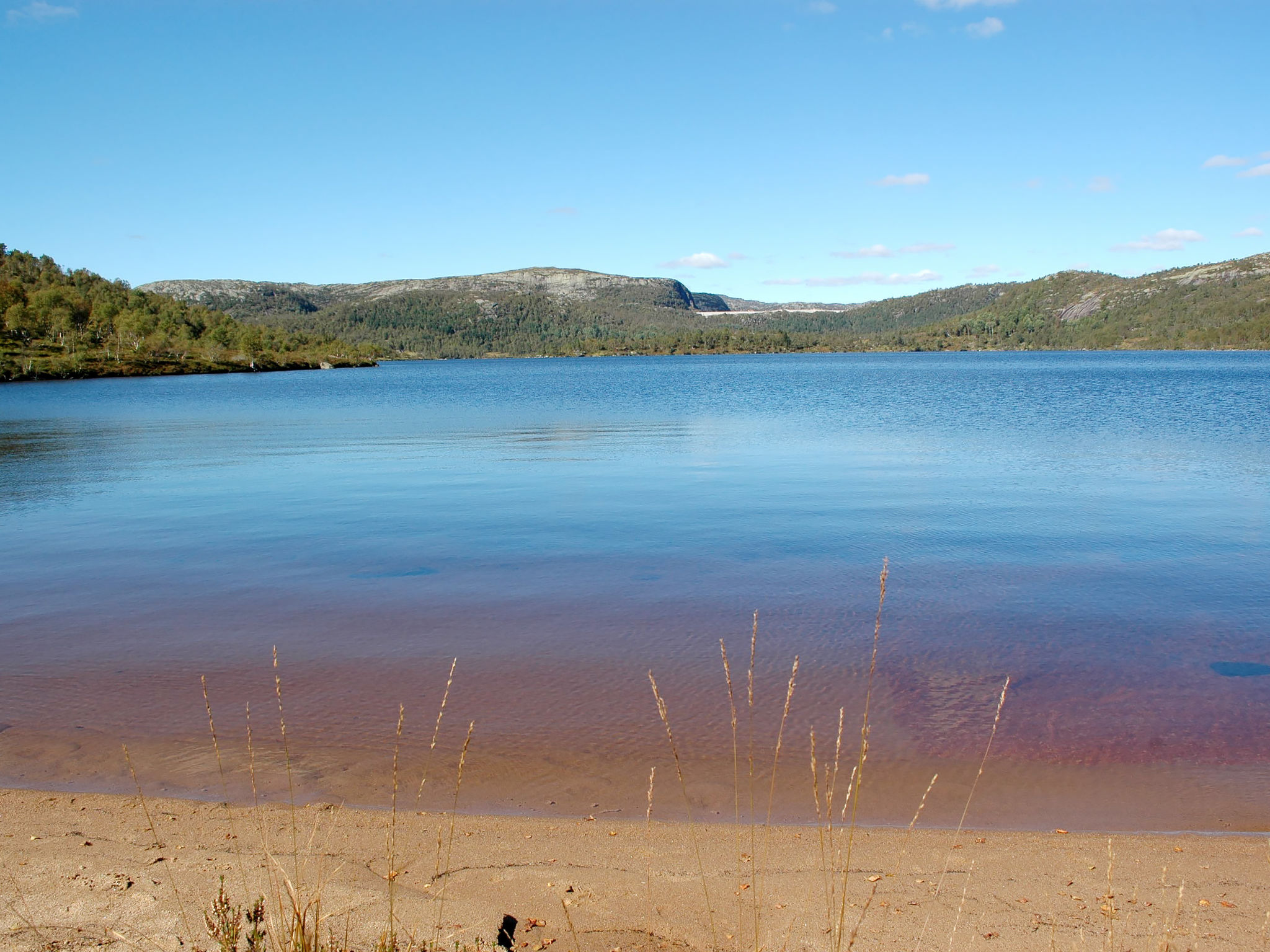 Lake view holiday home