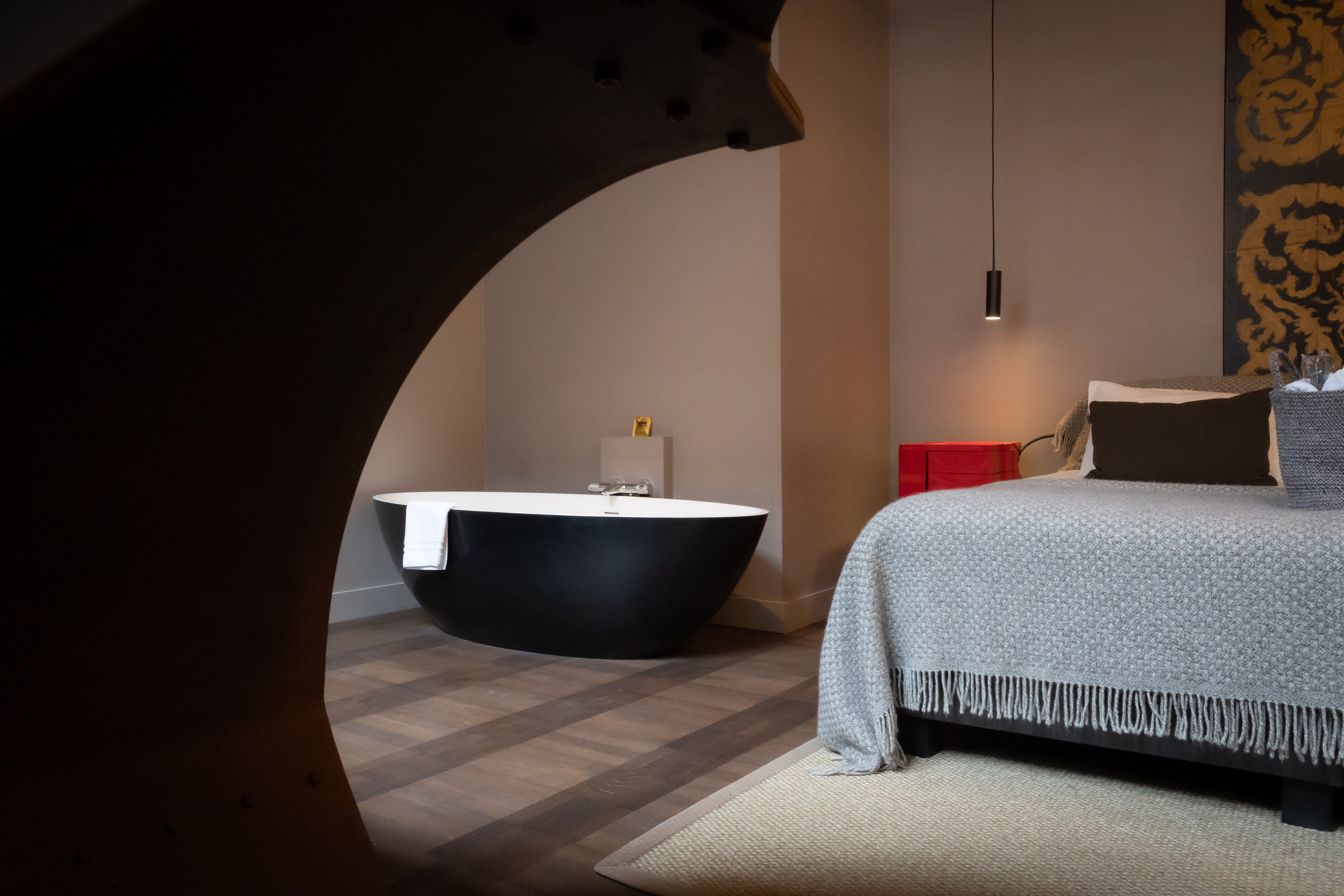 Boutique hotel with unique, hanging bathtub