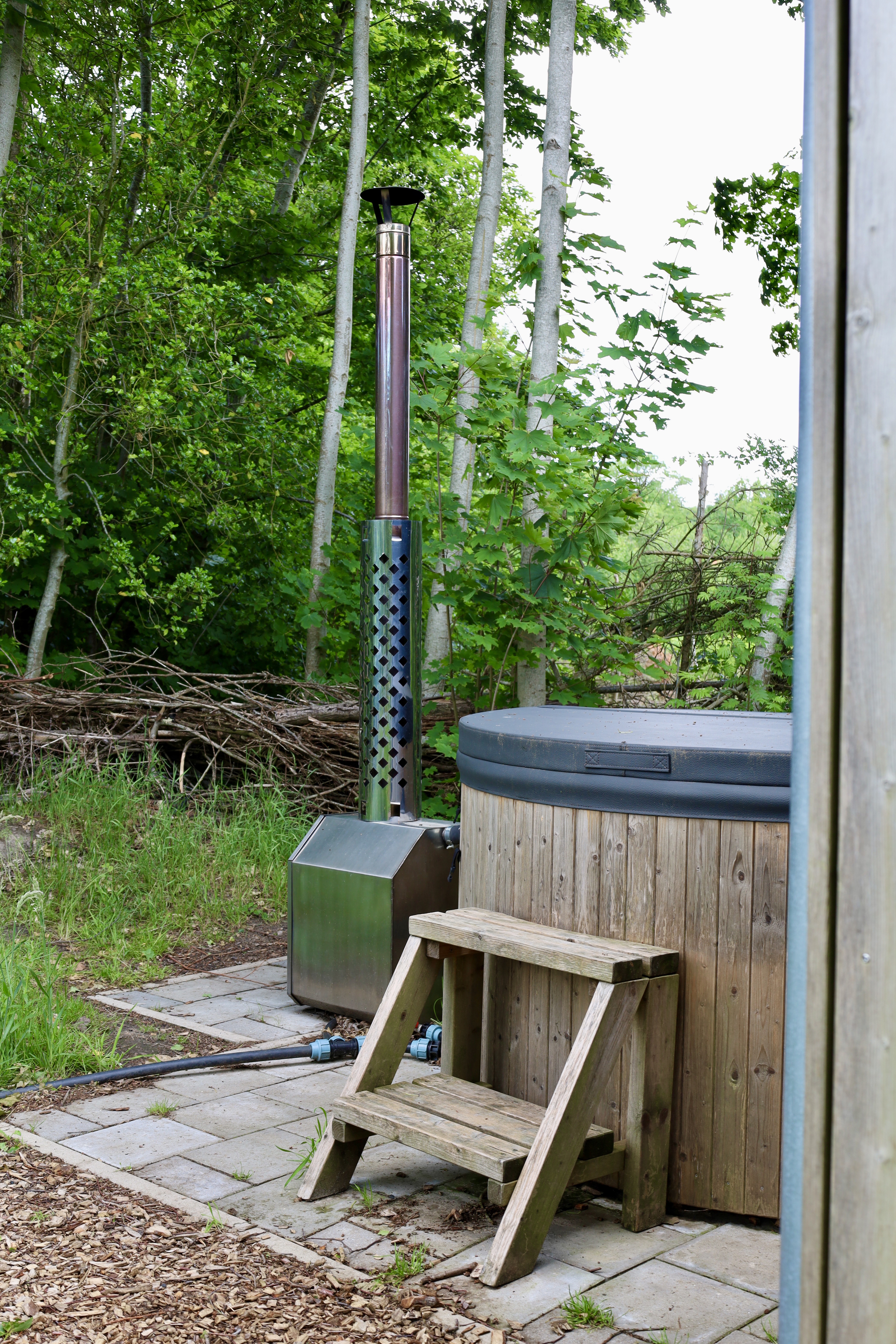 Cozy tiny house with hot tub (5p) in nature