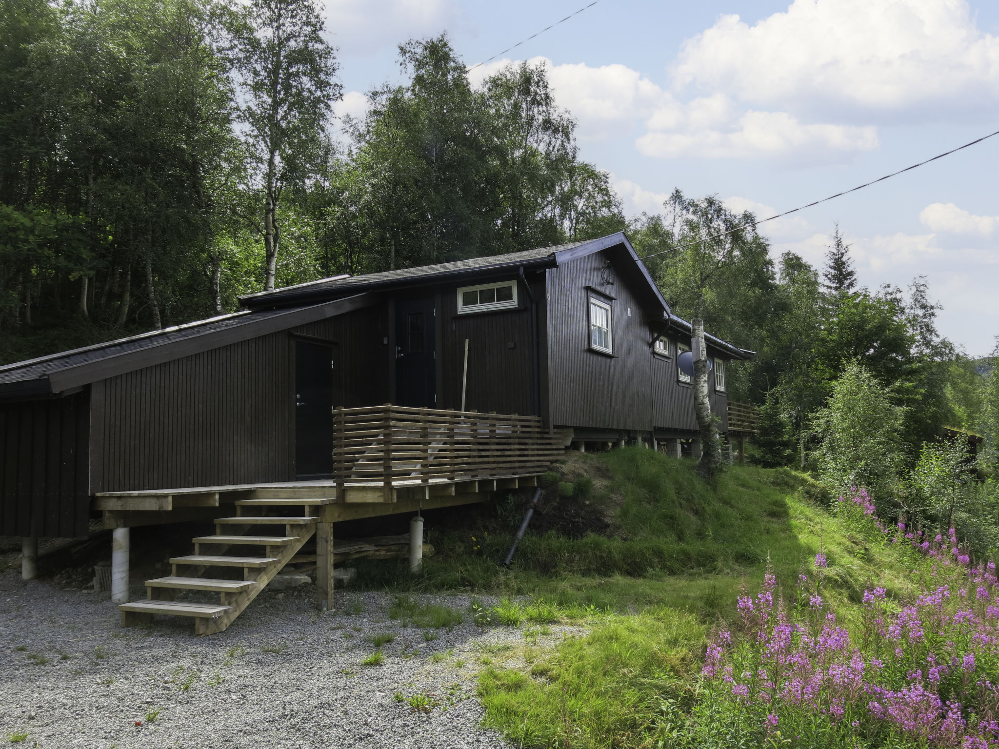 Green holiday home in the mountains in Ljosland