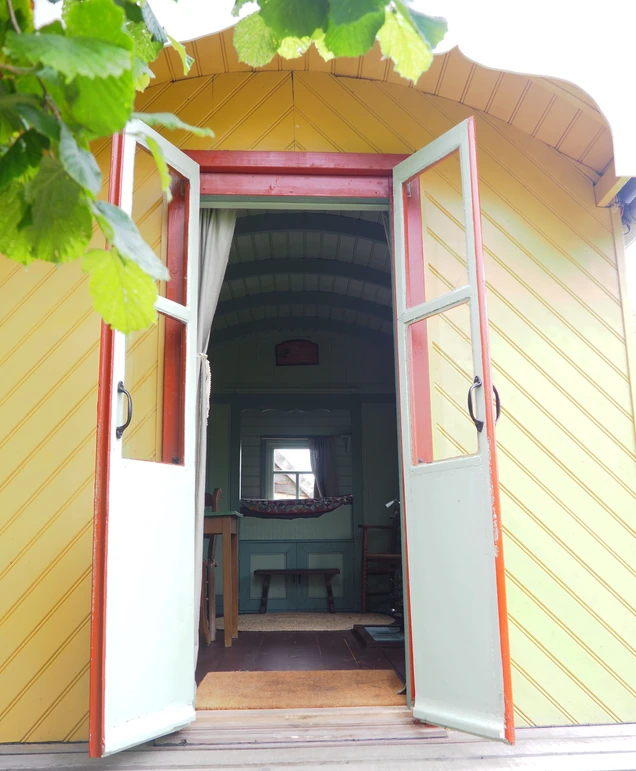 Woonwagen in jaren '30 stijl met hottub