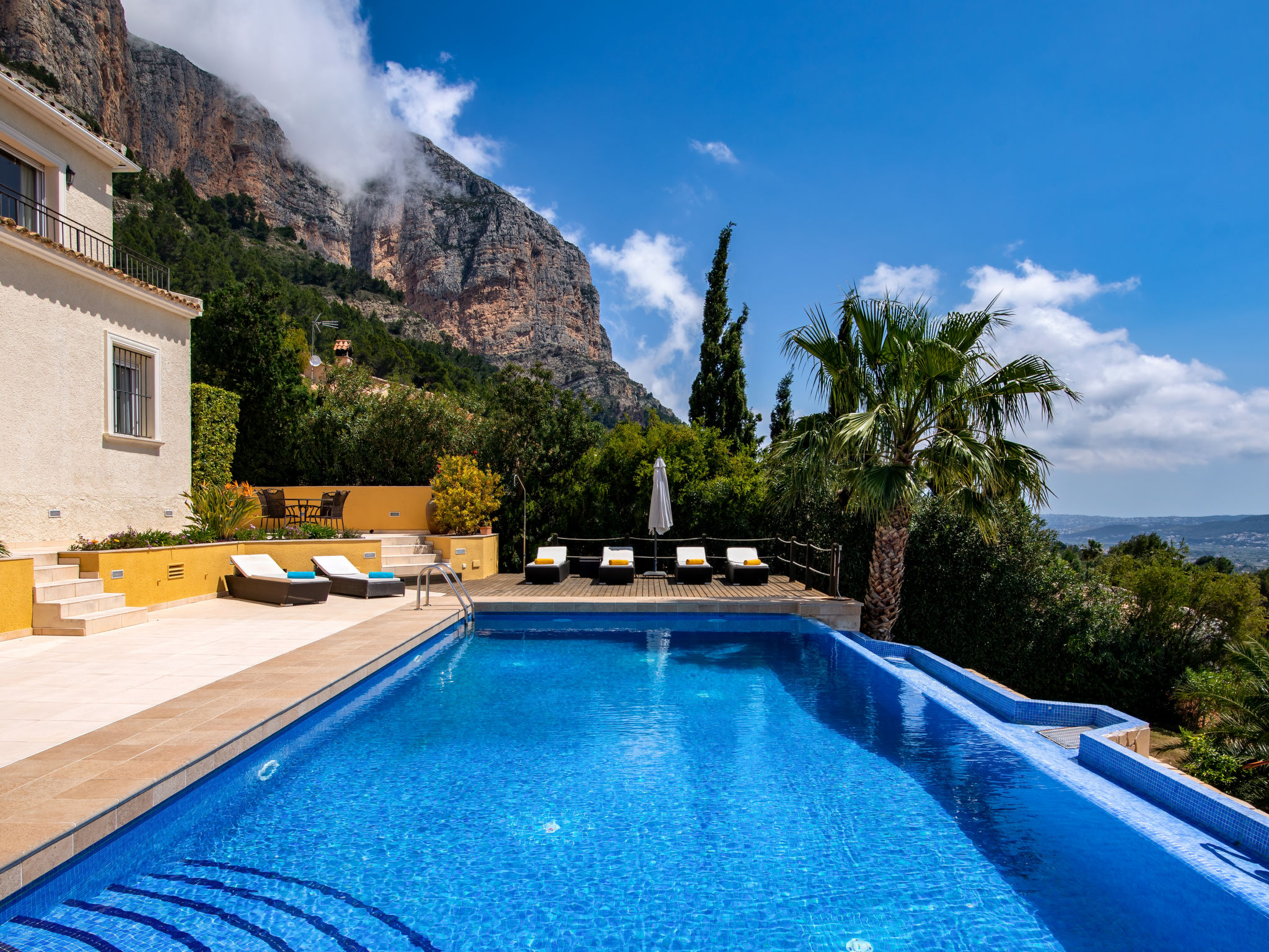 Holiday home with infinity pool