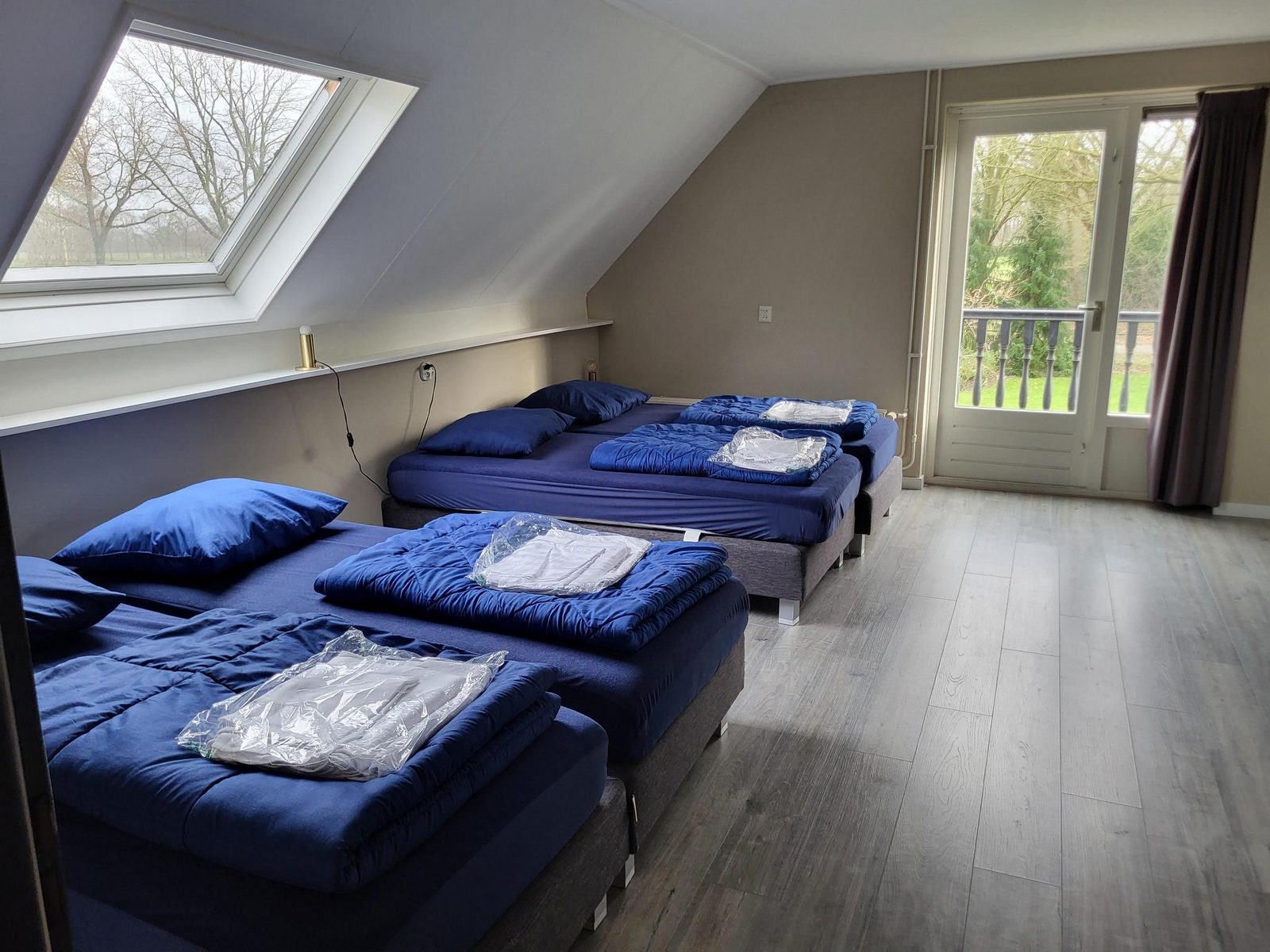Group accommodation (up to 23p) on nice park