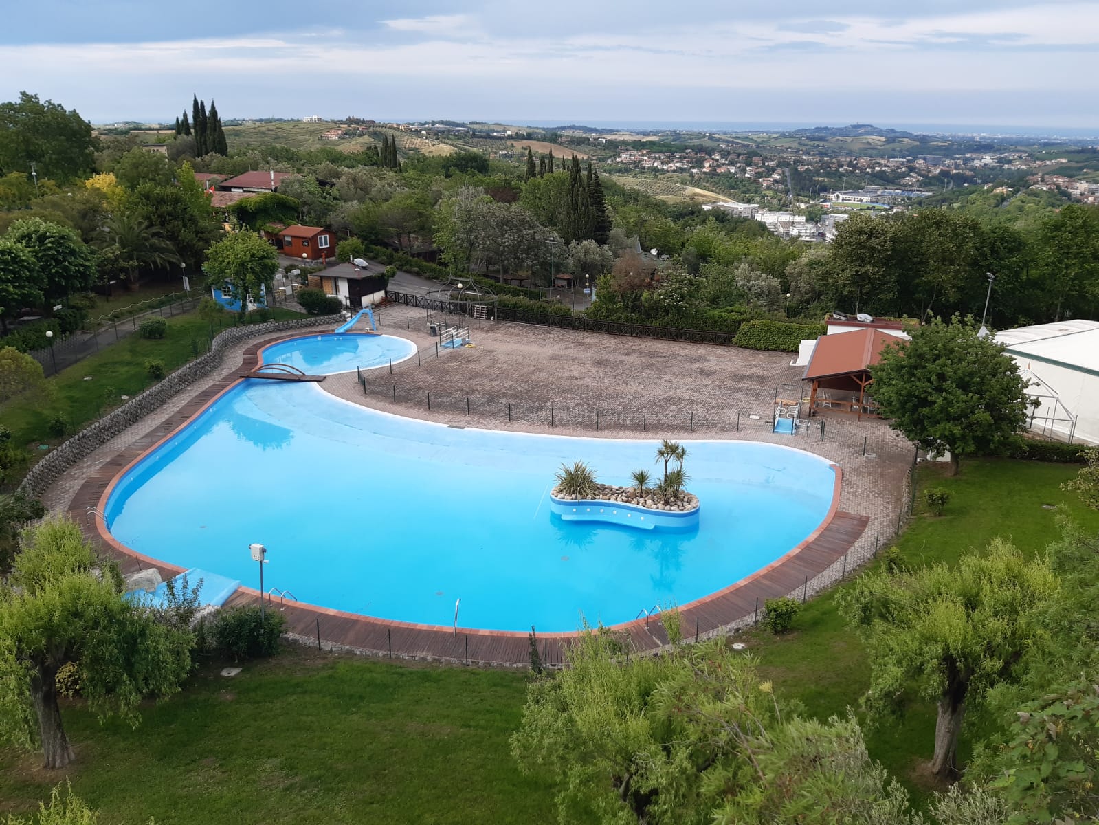 5-person glamping tent in San Marino