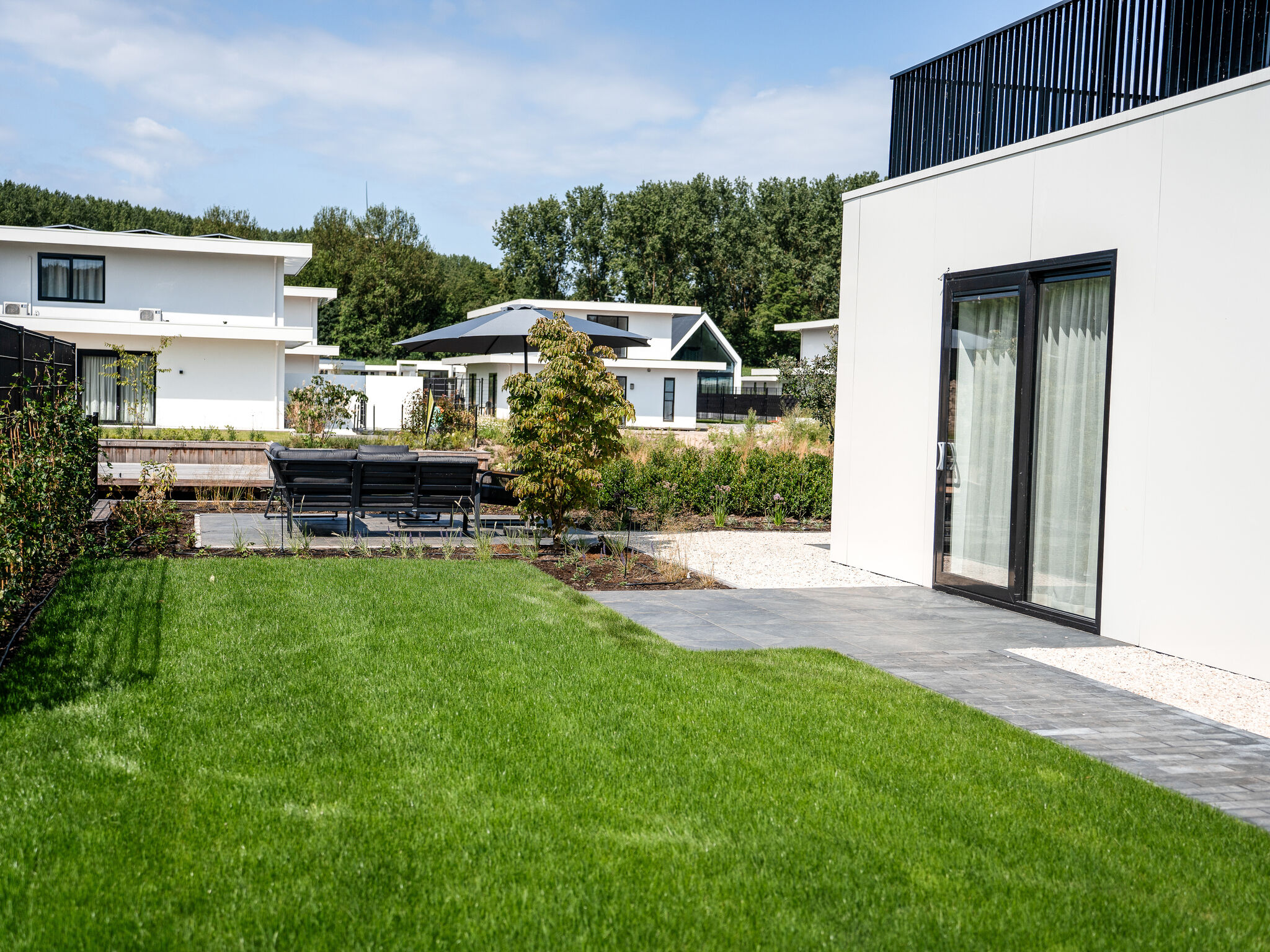 Vakantievilla met dakterras aan het water 