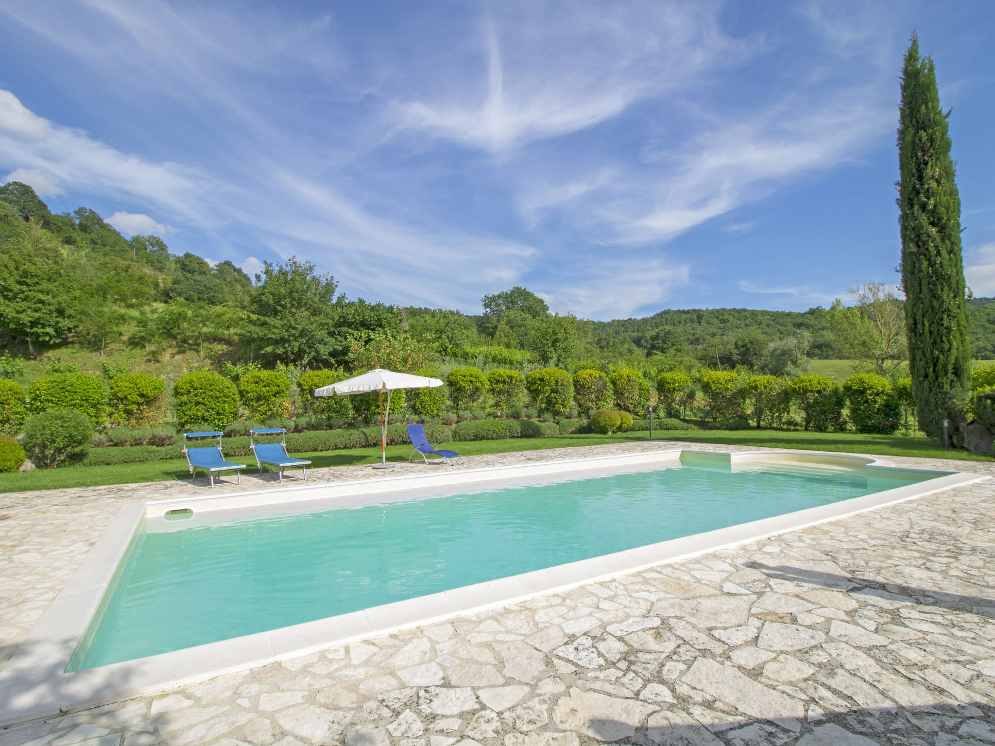 Maison avec piscine dans les collines