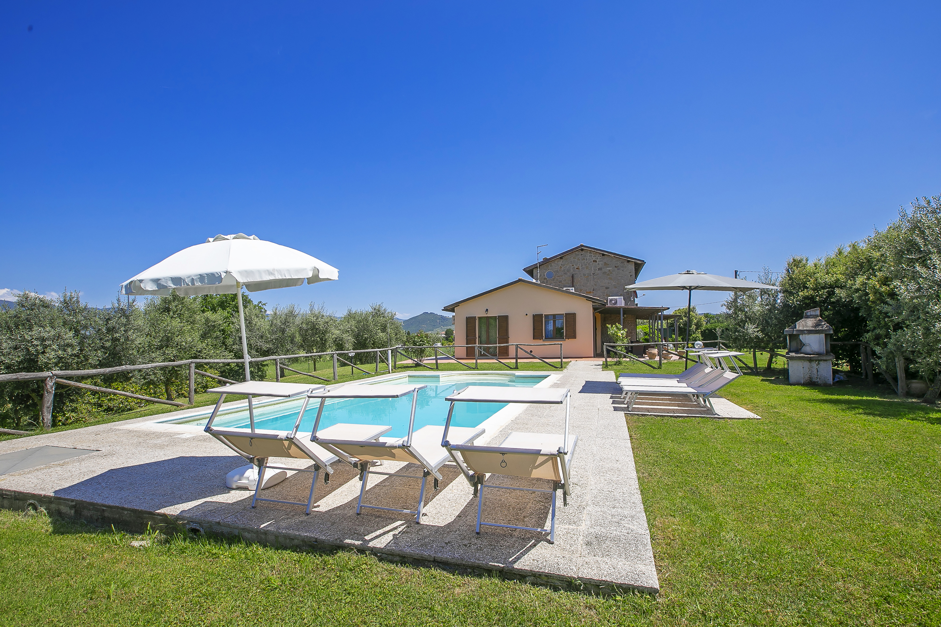 Villa de vacances avec piscine à la campagne