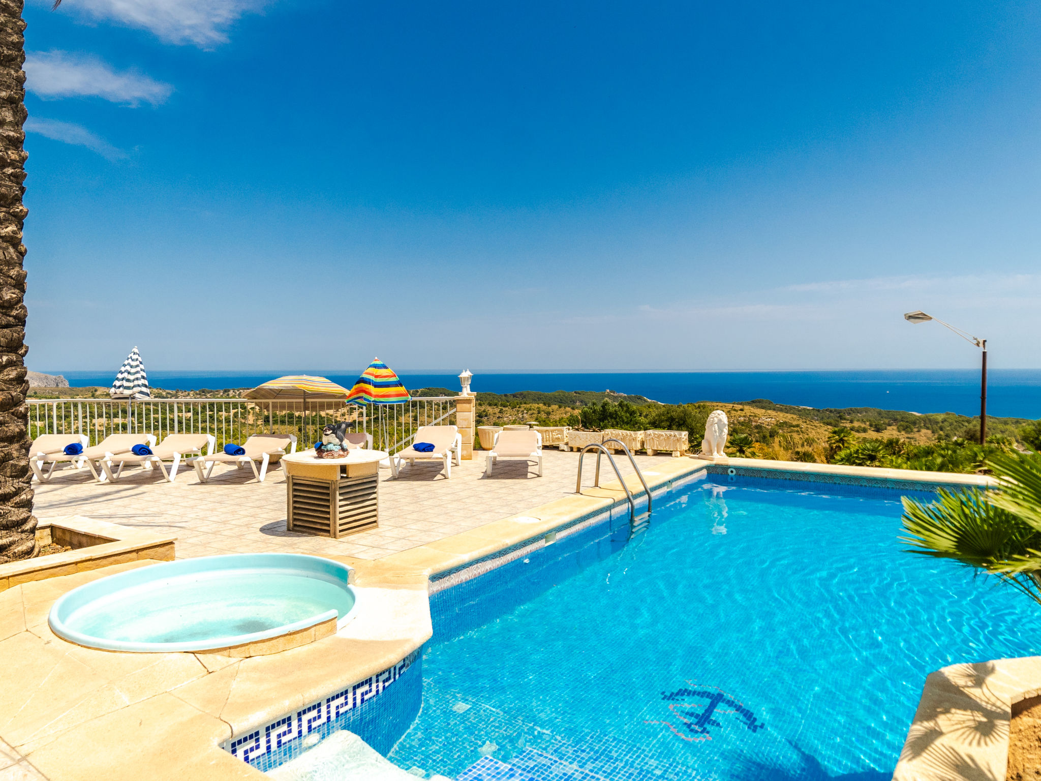 House 10 people with swimming pool