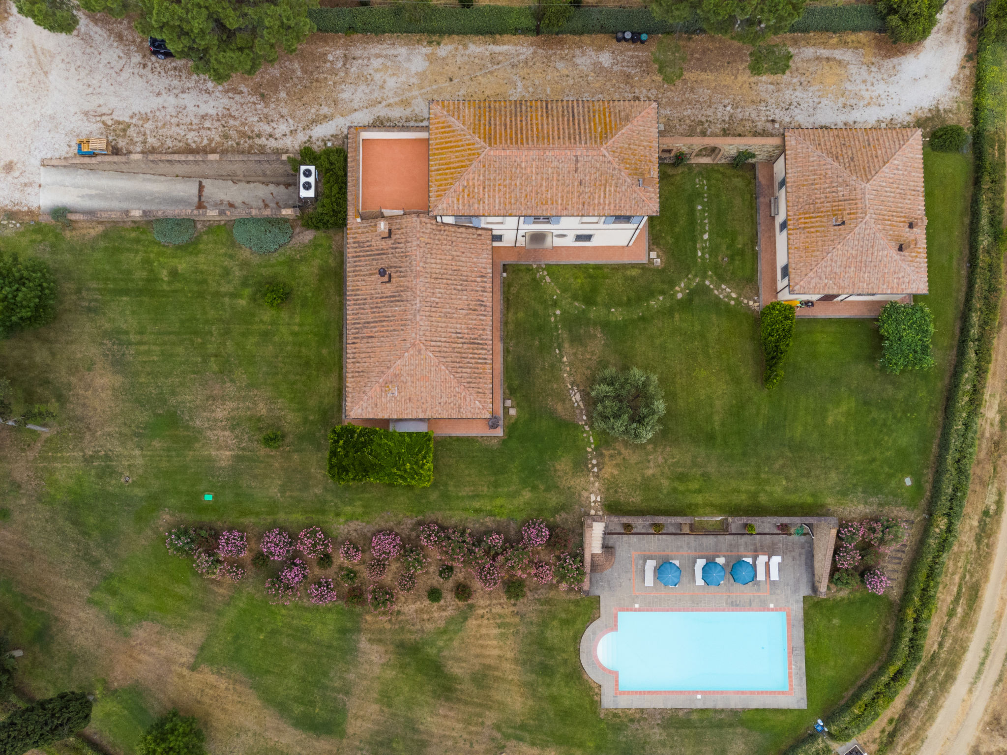 Villa met open haard en tuin