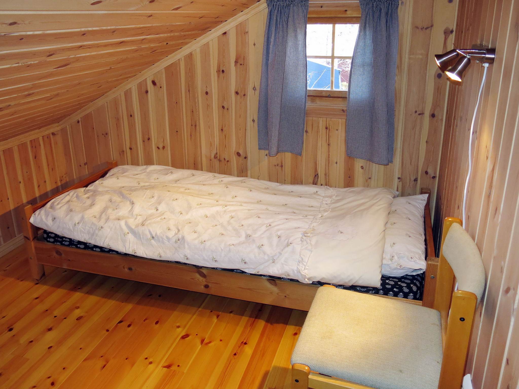 Lake view holiday home