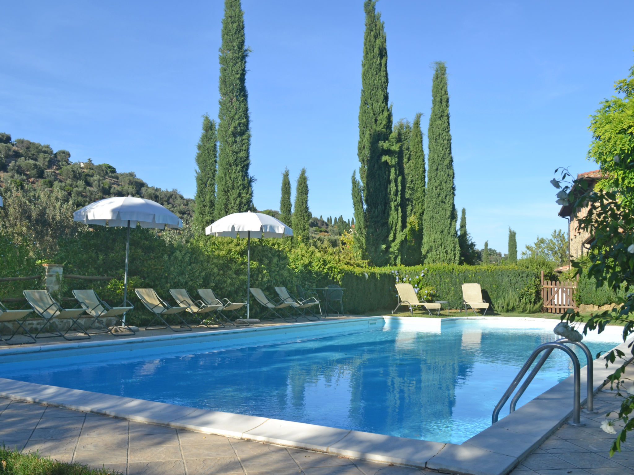 Holiday home surrounded by greenery for 16 people.