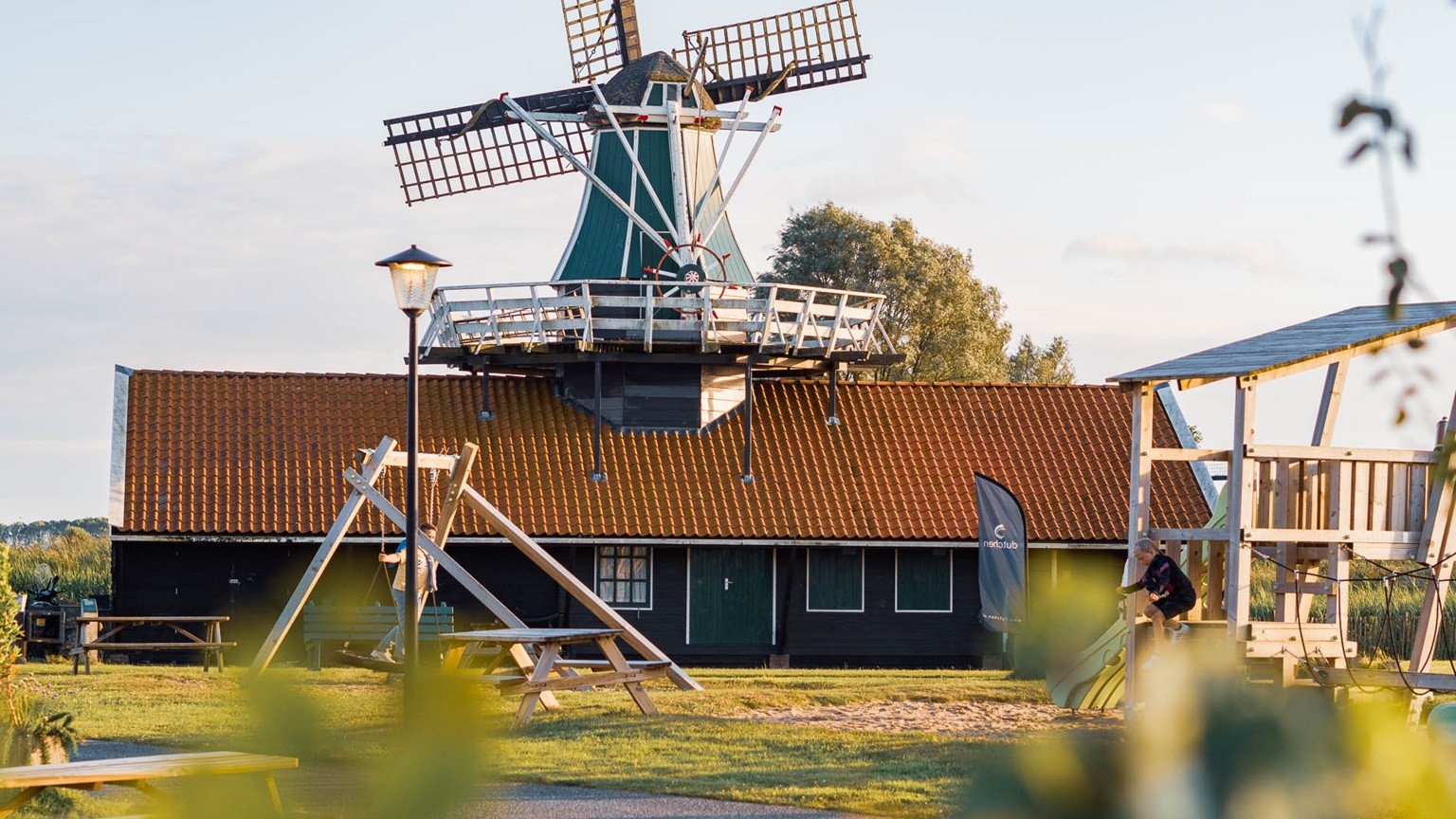 Tente glamping 8 places au bord de l'eau