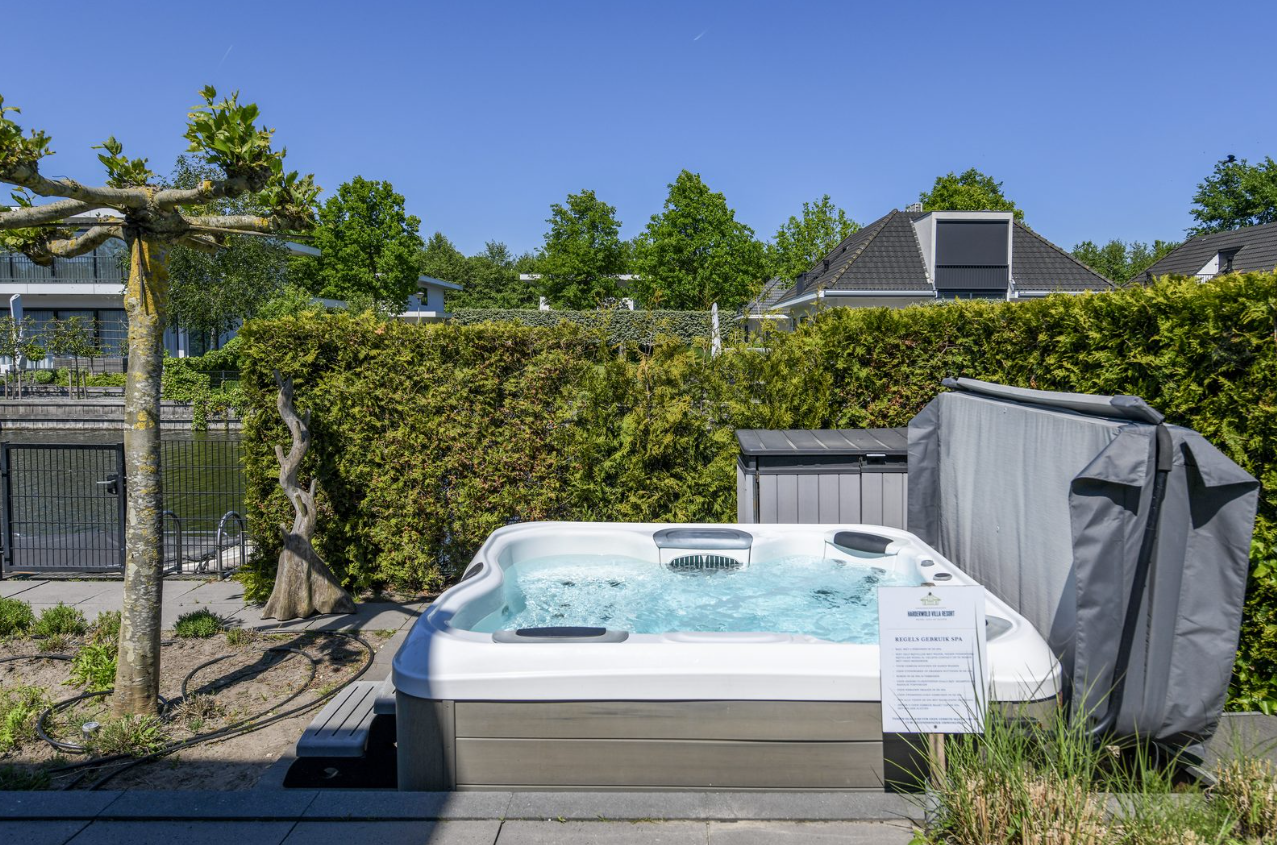 Luxury villa right on the water with wellness