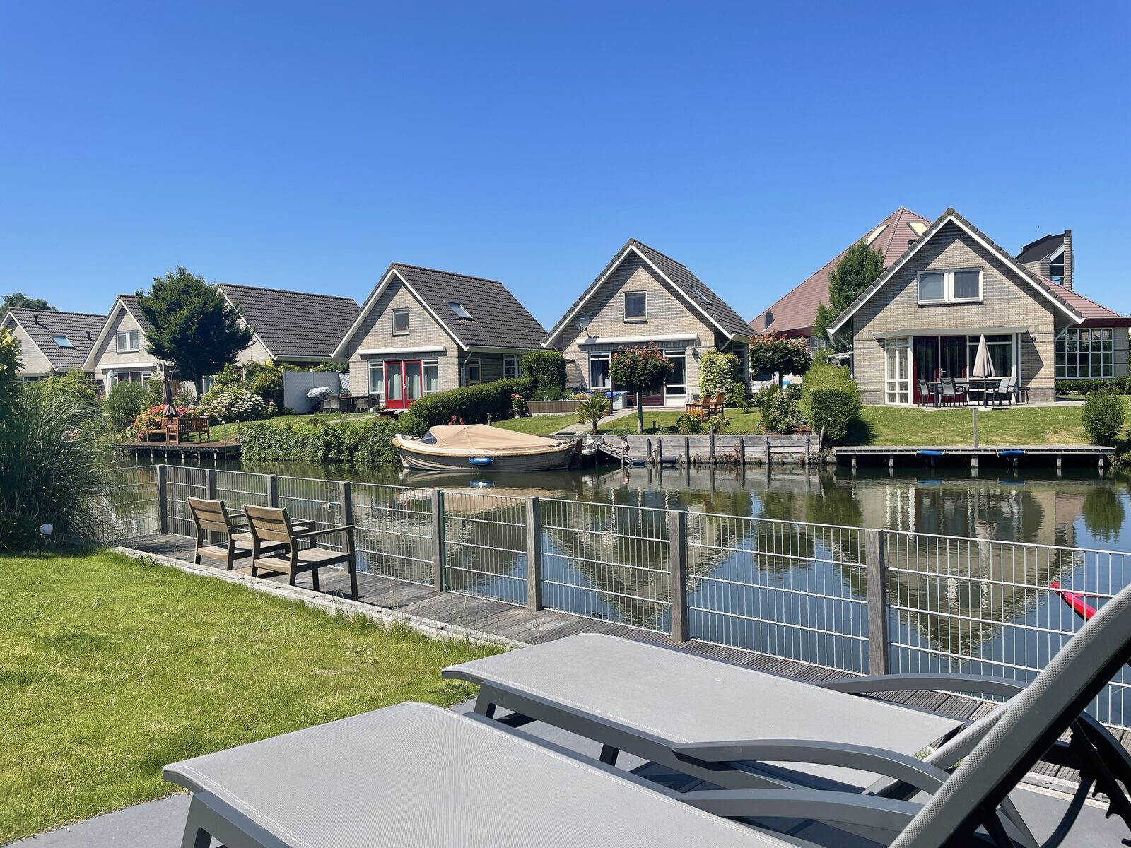 Waterfront holiday home with infrared sauna
