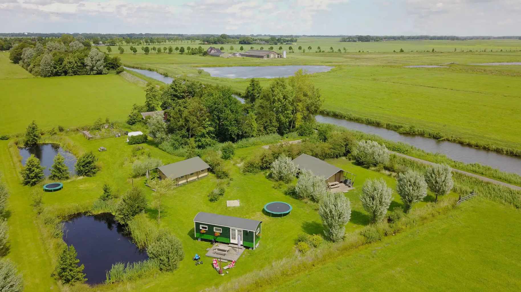 Tente glamping spacieuse (4p) au bord de l'eau