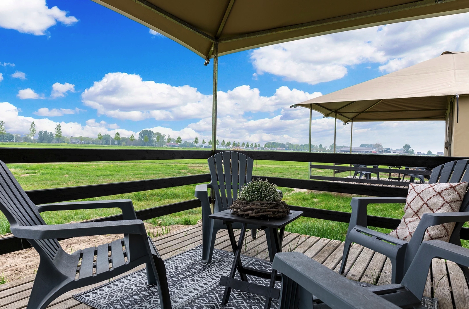 Luxe glamping lodge (4p) op boerencamping